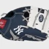 Rawlings New York Yankees 10-Inch Team Logo Glove -Baseball Equipment Select Stores 22000030111 4